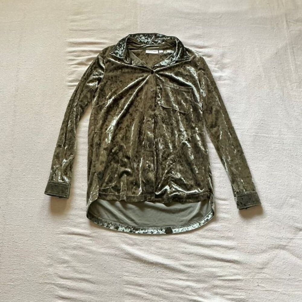 Belle & Kim Gravel Crushed Velvet Shirt Size S — Olive Green, High-Low Hem
